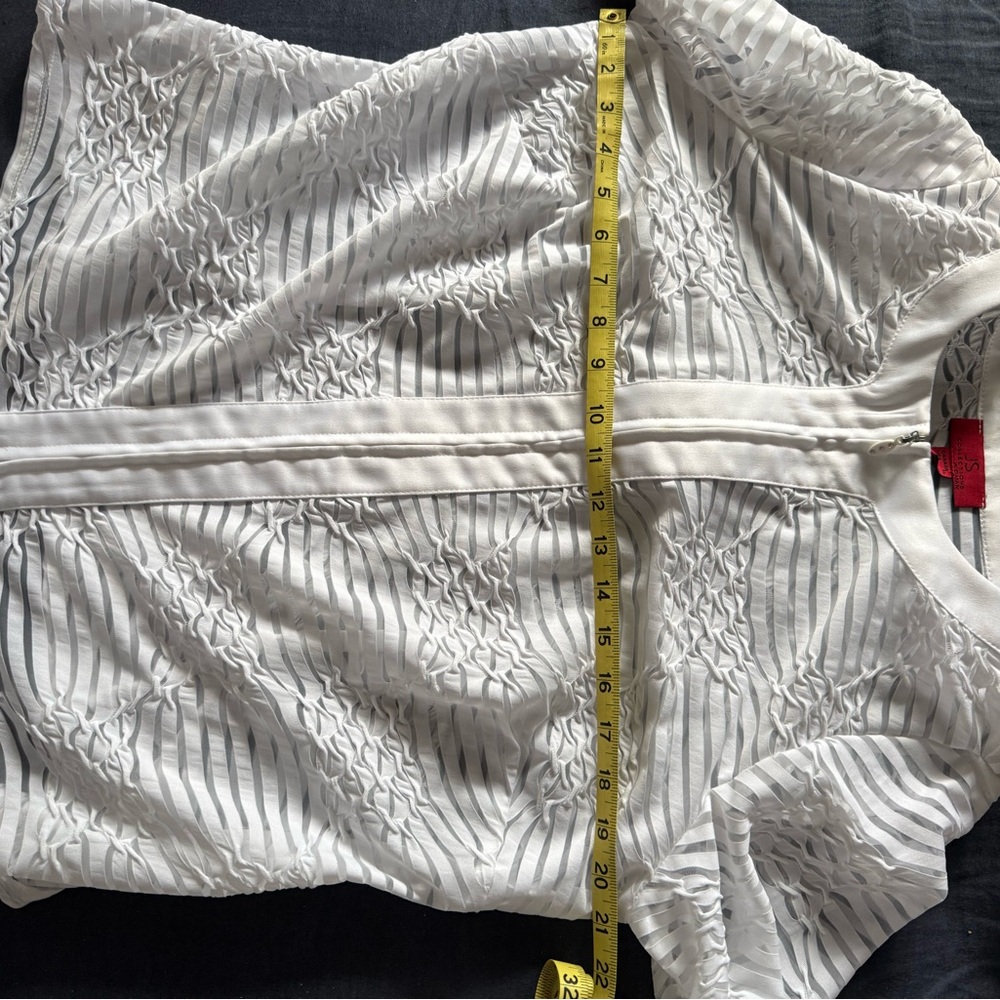 White dress-up duo. Tank and see-through over-jacket. Rhinestones on the cuffs. - Picture 11 of 14